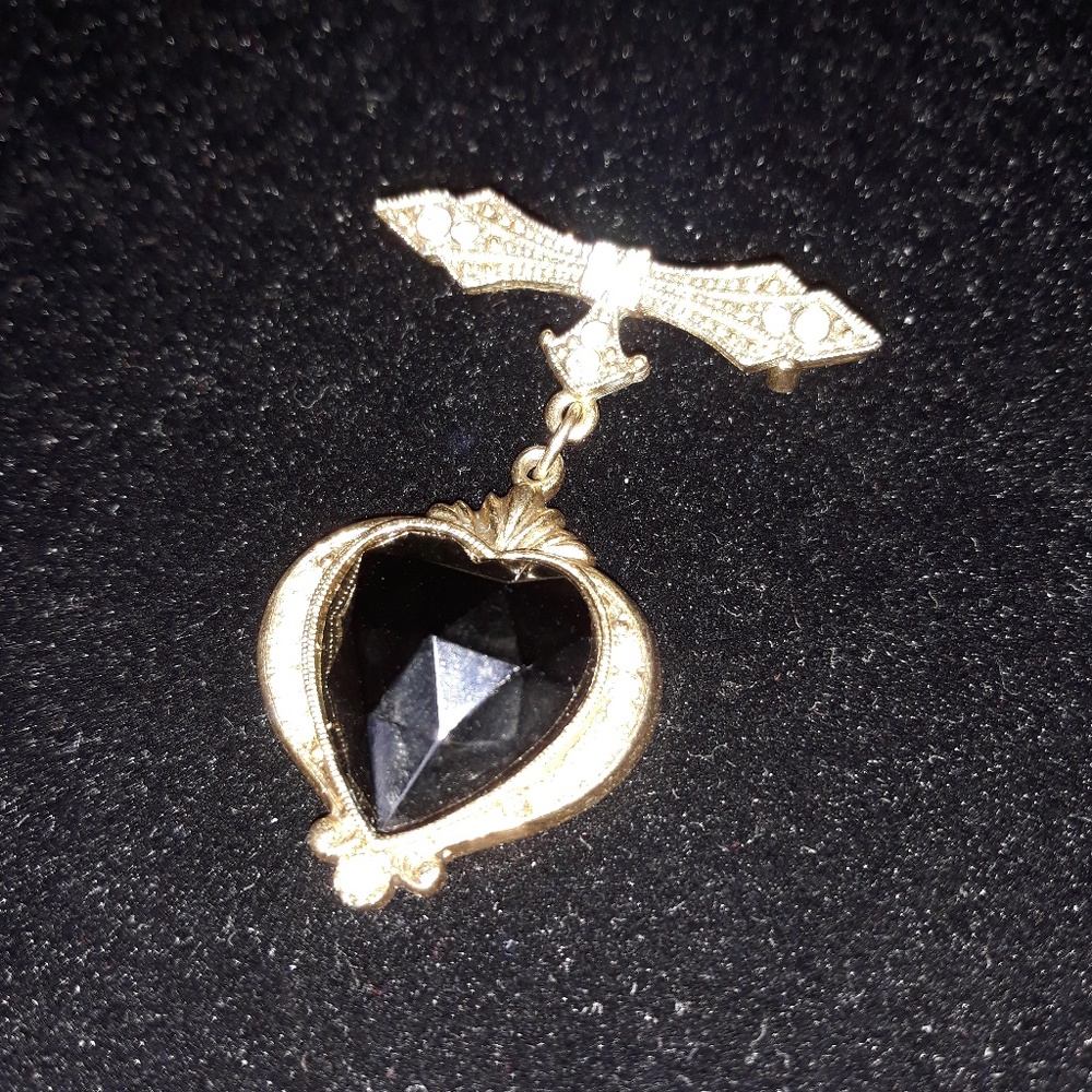 Beautiful Vintage Heart Brooch